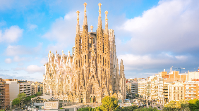 Sagrada Familia wyjazdy do Barcelony na weekend.